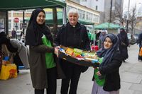 Muslim di London Donasikan 10 Ton Makanan bagi Tunawisma yang Rayakan Natal