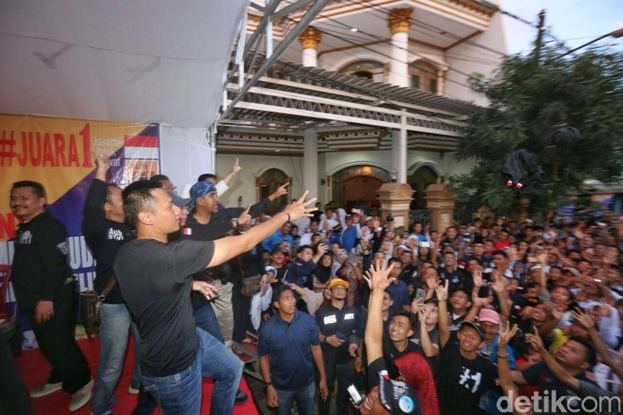 Cerita di Balik Kampanye Agus: 3 Kali Ketemu Tentara hingga Digigit Pendukung