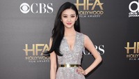 Ia terlihat anggun saat berpose di depan kamera. Jason Merritt/Getty Images/detikFoto.