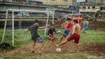 Manfaatkan Lumpur Kering Sungai Kanal Banjir Barat