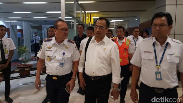  Menhub Budi Karya Sumadi kunjungan di Makassar, Sulsel, Senin (19/12/2016)