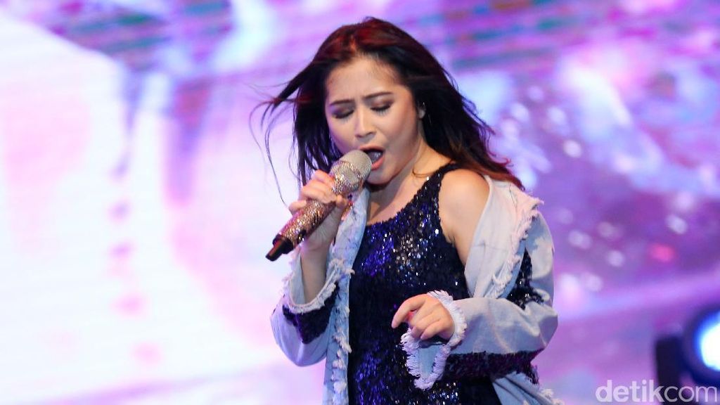Prilly Latuconsina Bahagia Konsernya Disaksikan Banyak Penggemar