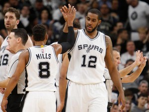 Aldridge Pimpin Spurs Kalahkan Pelicans