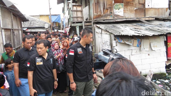 Begini Reaksi Agus Yudhoyono Lihat Kali Penuh Sampah di Penjaringan