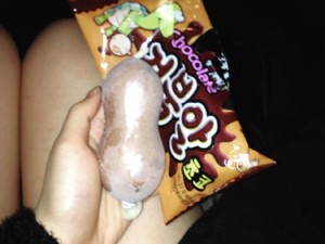 Sluurp! Es Krim Cokelat dari Korea Ini Bentuknya Mirip Kondom