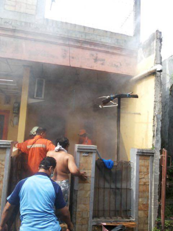 Rumah di Cakung Terbakar, Api Diduga dari Korsleting Listrik AC