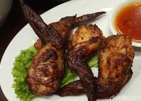 Tiga Wonton: Dumpling Udang yang Renyah Segar Ada di Sini