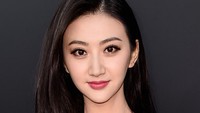 Wajah terlihat semakin cantik dengan polesan makeup flawless. Frazer Harrison/Getty Images for DCP/detikFoto.