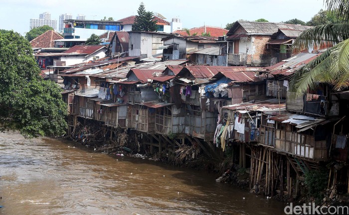 Permukiman Kumuh Di Bantaran Ciliwung