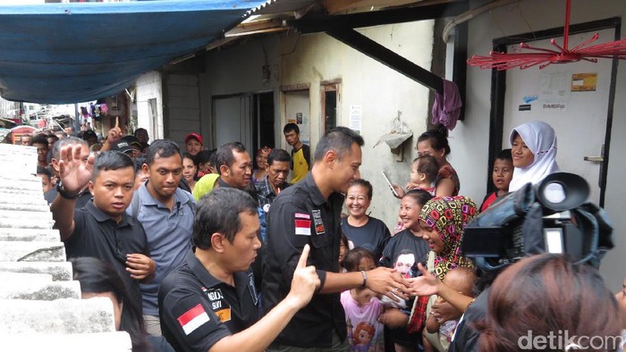 Gerilya ke Penjaringan, Agus Diminta Sering Turun ke Warga Setelah Terpilih