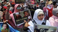Kapolsek Setiabudi, AKBP Murwoto, mengatakan, kemungkinan jumlah massa akan terus bertambah. Dia menjelaskan, bila massa sudah ramai dan menutup jalan, kemungkinan polisi akan lakukan pengalihan arus.