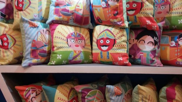 Laris Manis Bisnis Aneka Kado Bermotif Karakter Animasi Jepang
