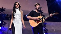 Camila memulai karier solonya dengan berduet bersama Shawn Mendez pada lagu I Know What You Did Last Summer pada tahun 2015. Kevin Winter/Getty Images for iHeartMedia/detikFoto.