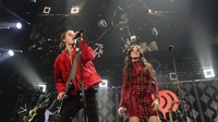 Pada Sabtu lalu (18/12/2016) ia tampil berduet bersama Machine Gun Kelly di acara Jingle Bell 2016 di Florida, AS. Gustavo Caballero/Getty Images for iHeart/detikFoto.