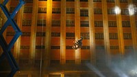 Aksi tersebut disiarkan langsung oleh salah satu channel televisi lokal. Ian Walton/Getty Images for Twentieth Century Fox/detikFoto.
