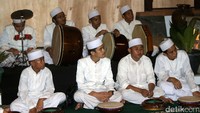 Acara diramaikan oleh grup hadroh.