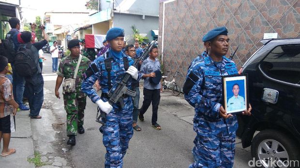  Serda Suyanto di Makamkan di TPU Secara Militer