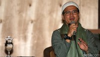 Acara ini diisi dengan ceramah oleh Ustadz Abi Makki.