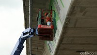Flyover Ciledug-Tendean ini belum selesai dan masih dalam proses pengerjaan tahap akhir.