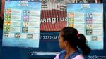 Warga Ramai-ramai Tukar Rupiah Baru di Blok M Square