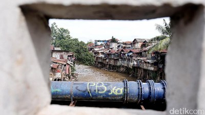 Permukiman Kumuh di Bantaran Ciliwung