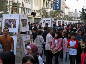 Bandung Lautan Manusia di Riau Street Festival 2016