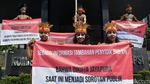 Pemuda Papua Demo Gedung KPK
