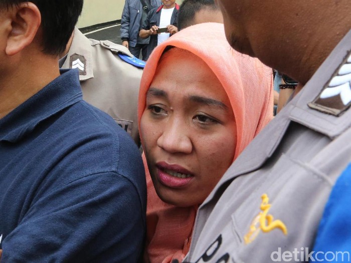 Kembali ke Mapolres Jaktim, Dora Natalia: No Comment Ya