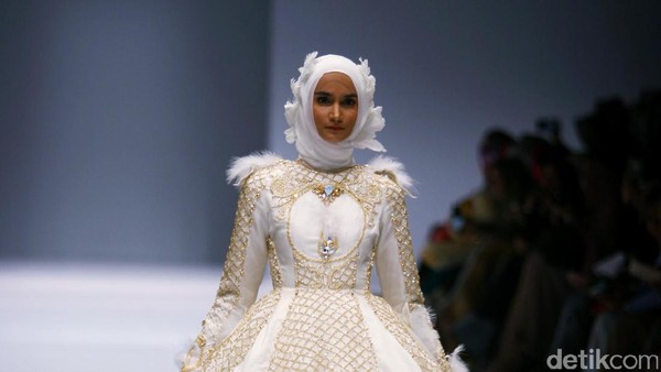 Foto: Koleksi Ayu Dyah Andari di Jakarta Fashion Week 2017