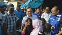 Saat Ketua MPR Hibur Anak Korban Gempa Aceh