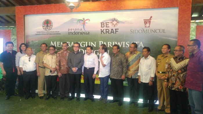 Menyelamatkan Rawa Pening dari Invasi Eceng Gondok