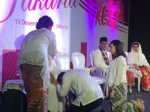 Saat Ahok Nyanyikan Lagu Iwan Fals dan Sungkem ke Sang Ibu