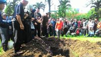 3 Korban Hercules Jatuh Dimakamkan di Malang