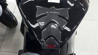 Fuel tank pad, berfungsi menghindari goresan pada tangki dan tampil lebih sporty. Foto: Yamaha