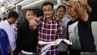 Djarot mendapat penjelasan mengenai pembangunan RPTRA ini.
