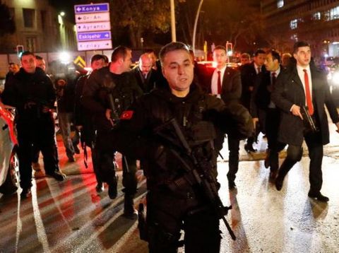 Polisi Turki mengamankan lokasi kejadian