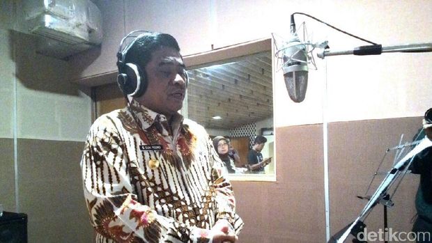 Dia sebelumnya juga melakukan perekaman suara.