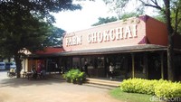 Foto: Sebelum pulang, traveler bisa mampir ke toko suvenir buat belanja oleh-oleh. Boneka sapi yang menggemaskan misalnya, dijual di sini (Pasti Liberti Mappapa/detikTravel)