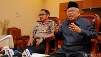 MUI tidak membenarkan adanya sweeping dari pihak tertentu. Kami meminta agar sweeping itu dihentikan. Penegakkan hukum atau semacam penertiban hanya boleh dilakukan oleh pihak pemerintah, ujar Maaruf.