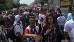 Begini Aksi Pendukung Ahok Saat Sidang