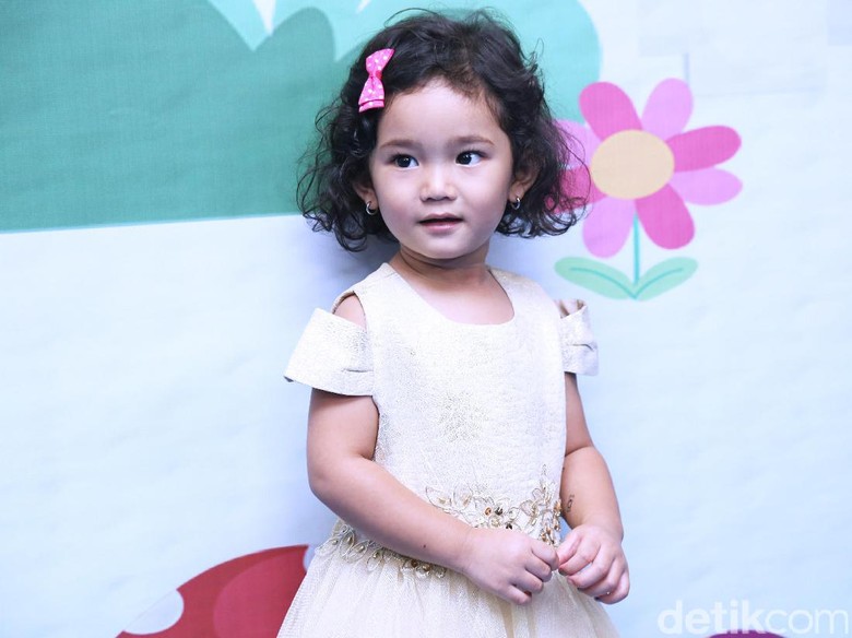 Anak Ayu Ting Ting Minta Rayakan Ulang Tahun di Tempat Nongkrong Anak Ayu Ting Ting Minta Rayakan Ulang Tahun di Tempat Nongkrong