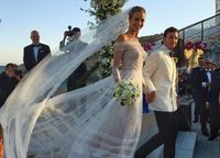 7 Gaun Pengantin Indah Pilihan Selebriti Hollywood yang Menikah di 2016