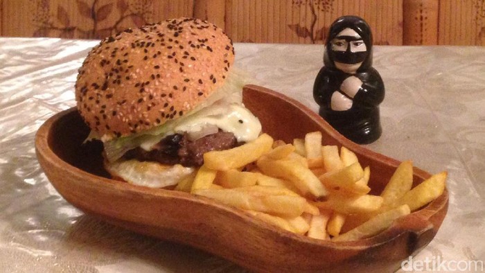 Nyam... Enaknya Susu & Burger Unta