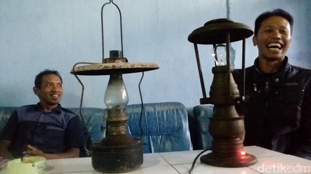 Pria Tamatan SD Ini Ciptakan Lampu Listrik Unik, Menyala Pakai Korek Api