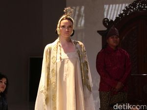 Foto: Koleksi Era Soekamto di IPMI Trend Show 2017
