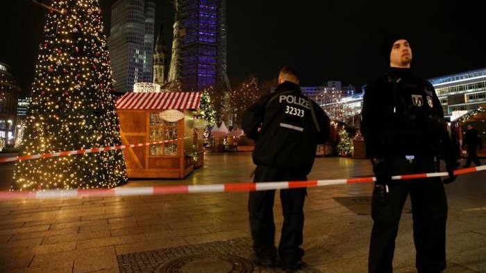 Otoritas Berlin Imbau Warga Tetap di Rumah Pasca Insiden Truk