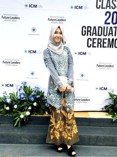 Foto: Gaya Hijab Kasual Si Manis Putri Mendiang Uje, Adiba Khanza Az-Zahra