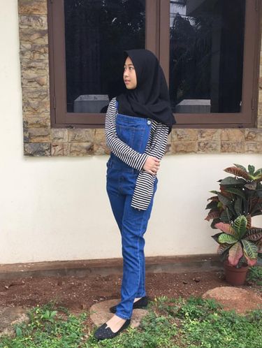 Foto: Gaya Hijab Kasual Si Manis Putri Mendiang Uje, Adiba 