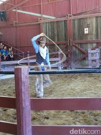 Tak Hanya Ladyboy, Thailand Punya Pertunjukan Koboi Super Seru