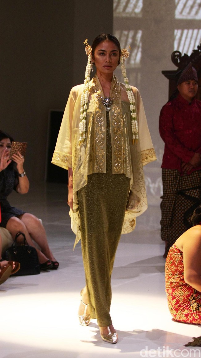 Koleksi Era Soekamto mengangkat tema Asmaradhana di IPMI Trend Show 2017. The Hall Lt.8. Senayan City. Jakarta. [Foto: Mohammad Abduh/Wolipop]